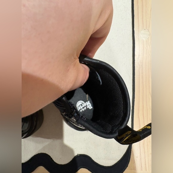 EUC-Junior 1460 Patent Leather Lace Up
Boots in Black | Dr. Martens - Picture 8 of 13